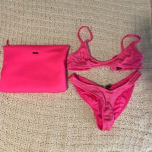Triangl hot pink bikini